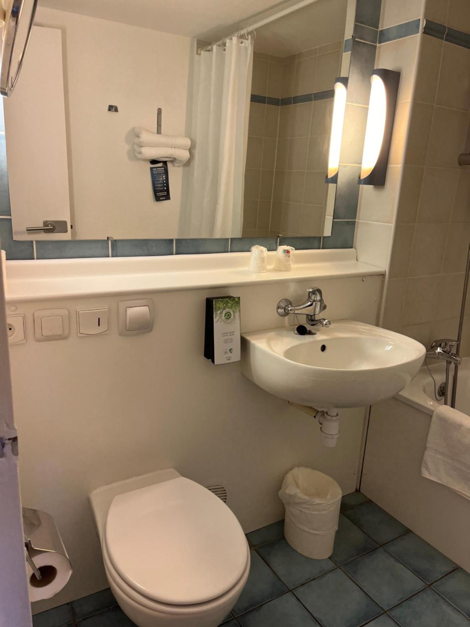 Kyriad Direct Marseille Ouest - Мартиг Экстерьер фото